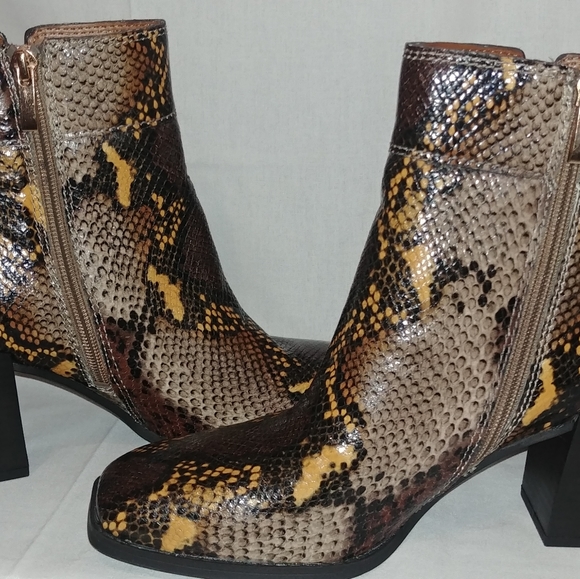 Franco Sarto snake print boots.Lether uppers . - Picture 11 of 11